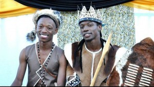Tshepo (esquerda) e Thoba no dia do casamento - Arquivo Pessoal 