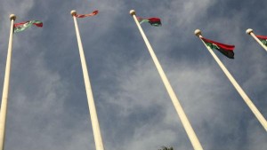 Bandeiras da Líbia na chegada à Trípoli - Por dentro da África