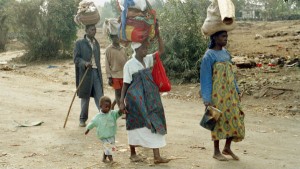Ruas de Ruanda após o genocídio - John Isaac - ONU