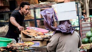 Mais de 40% da renda média familiar no Egito vai para a comida - Foto: PMA/Marco Frattini