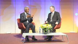 Kofi Annan e Nicolas Michel (professor da Universidade de Generbra) - Foto: Violaine Beix