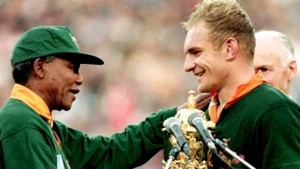 Nelson Mandela e François Pienaar na final da Copa do Mundo de Rugby 1995