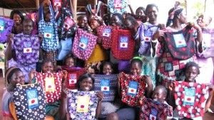 Sul-sudaneses aprendem técnicas para trabalhar na indústria têxtil e incorporam elementos culturais do país em suas criações. Foto: ONUDI Sul-sudaneses aprendem técnicas para trabalhar na indústria têxtil e incorporam elementos culturais do país em suas criações. Foto: ONUDI