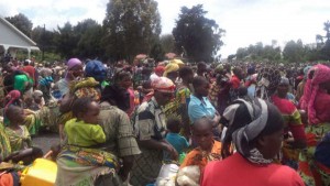Congoleses recém-chegados a Uganda na fronteira de Bunagana. Foto: OPM
