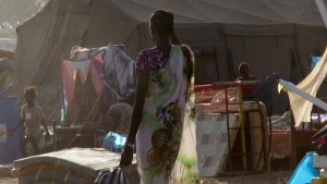 Civis buscam refúgio no complexo da missão da ONU, a UNMISS, em Juba, capital do Sudão do Sul. Foto: UNMISS/Shantal Persaud