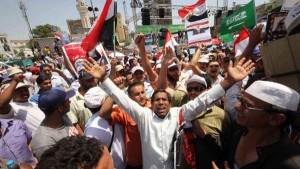 Partidários do presidente deposto Mohamed Morsi se manifestam em praça do Cairo. Foto: IRIN/Saeed Shahat