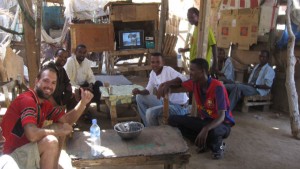 Tomando chá e batendo papo em Berbera Somalilândia - Foto de Guilherme Canaver 