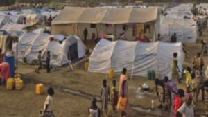 Centro de trânsito do Dzaipi, no norte de Uganda, onde o ACNUR tem erguido tendas para muitos dos refugiados do Sudão do Sul. Foto: ACNUR/F. Noy