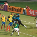 Lance do jogo entre Camarões x Colômbia, válido pelas semi finais