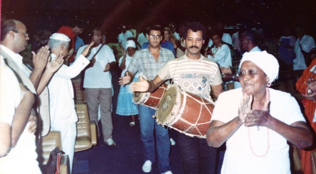  Tambores Bata do terreiro de Pai Adão de Recife ressurgem no Congresso da Tradição dos Orixá na Bahia. Foto: Acervo M. A. Luz 