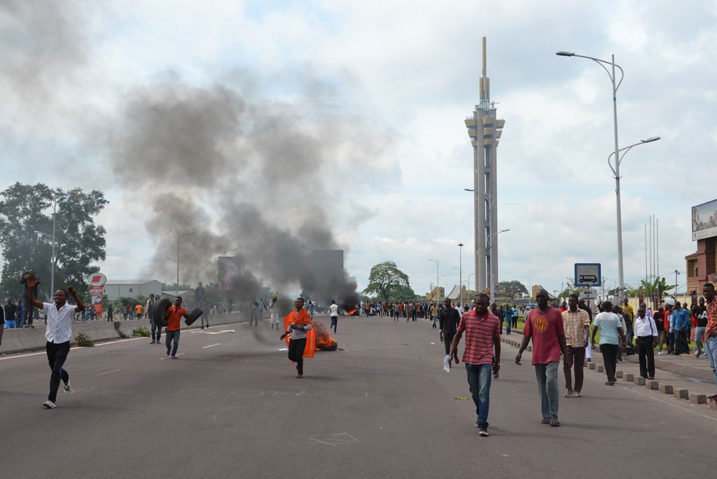 Demonstrators at the Echangeur de Limete, Kinshasa, capital of the Democratic Republic of the Congo (DRC). Photo: Habibou Bangre/IRIN 