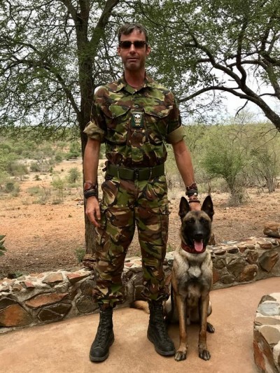 Craig, em patrulha com um de seus cachorros - Arquivo Pessoal 