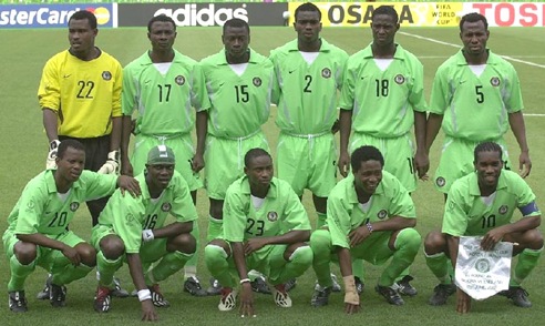 Uniforme verde limão dos Super Eagles na Copa do Mundo de 2002, quando o material esportivo da equipe também foi produzido pela Nike. 