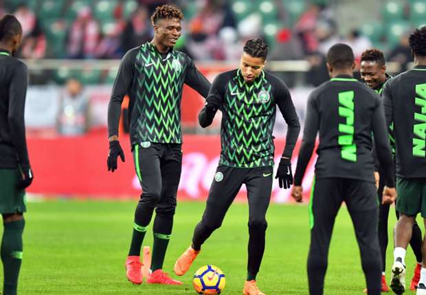 Jogadores nigerianos treinando em Londres antes do amistoso contra a Sérvia realizado no dia 27 de março de 2018. 